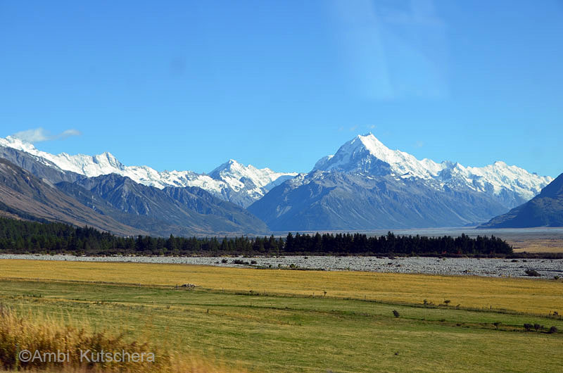 von Twizel Richtung Aoraki Mt. Cook NP - im Hintergrund Mt. Cook